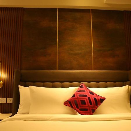 Dreamz Inn & Suites Zirakpur Экстерьер фото