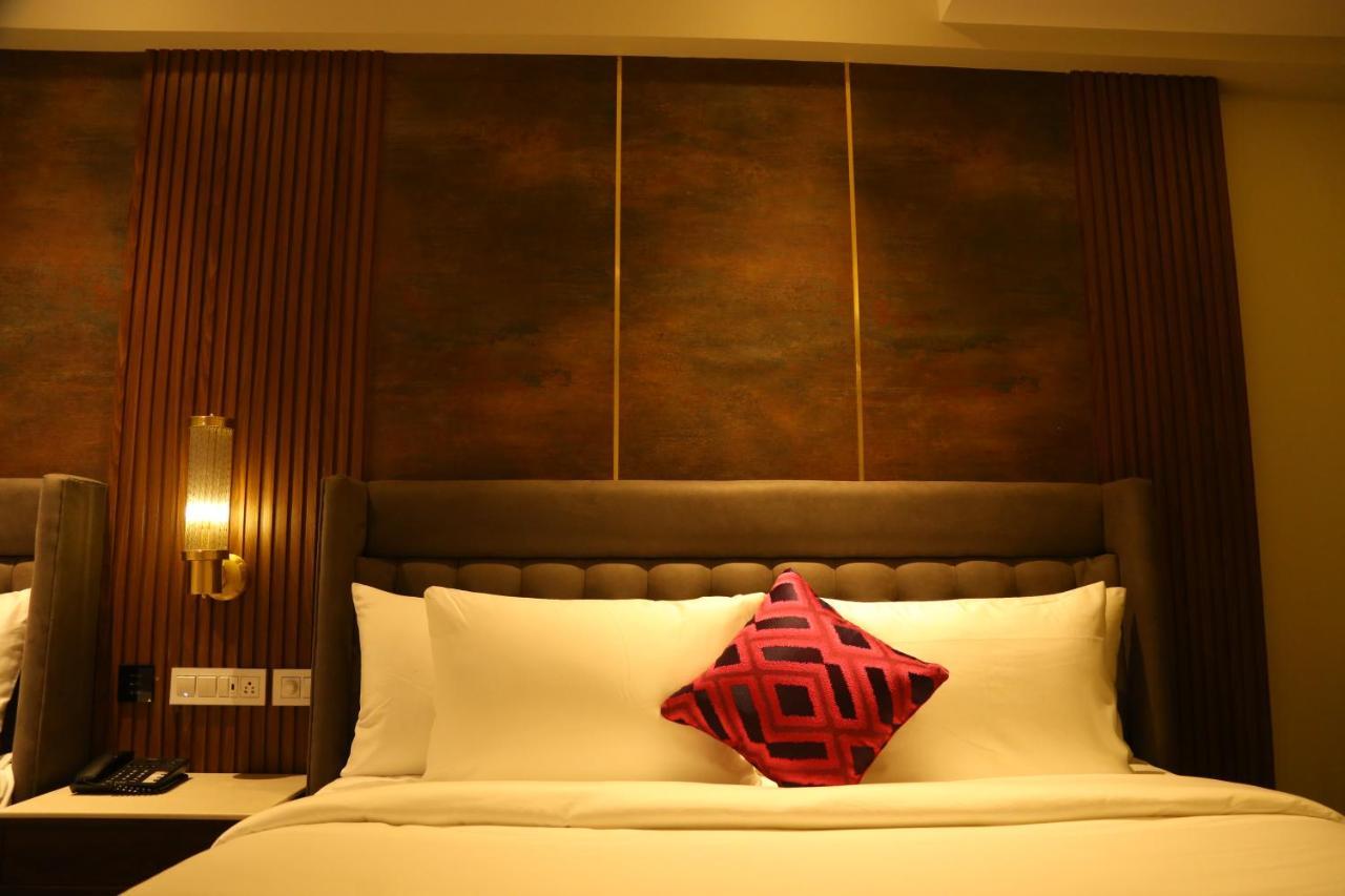 Dreamz Inn & Suites Zirakpur Экстерьер фото