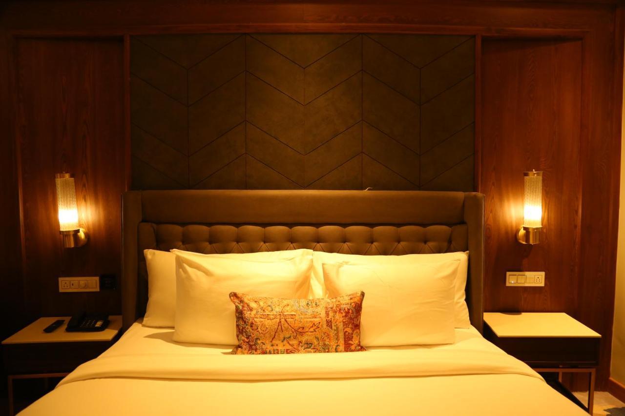 Dreamz Inn & Suites Zirakpur Экстерьер фото
