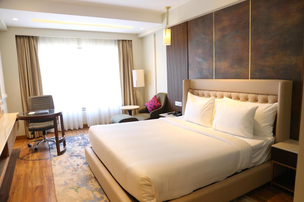 Dreamz Inn & Suites Zirakpur Экстерьер фото