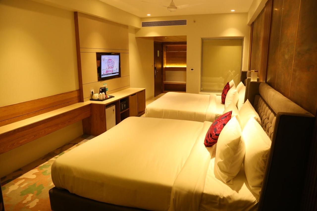 Dreamz Inn & Suites Zirakpur Экстерьер фото