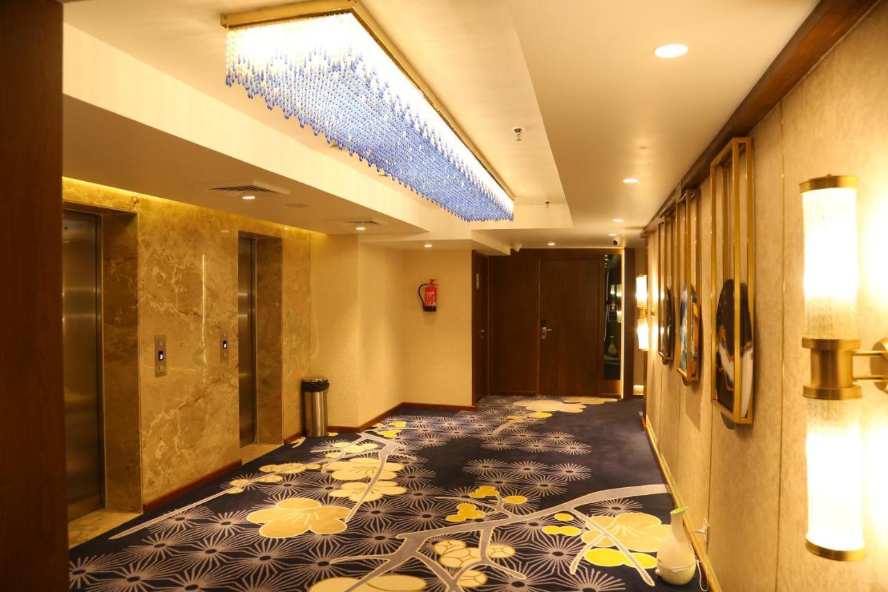 Dreamz Inn & Suites Zirakpur Экстерьер фото