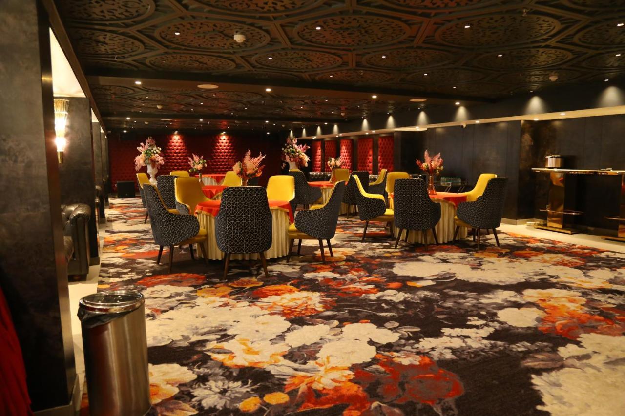 Dreamz Inn & Suites Zirakpur Экстерьер фото