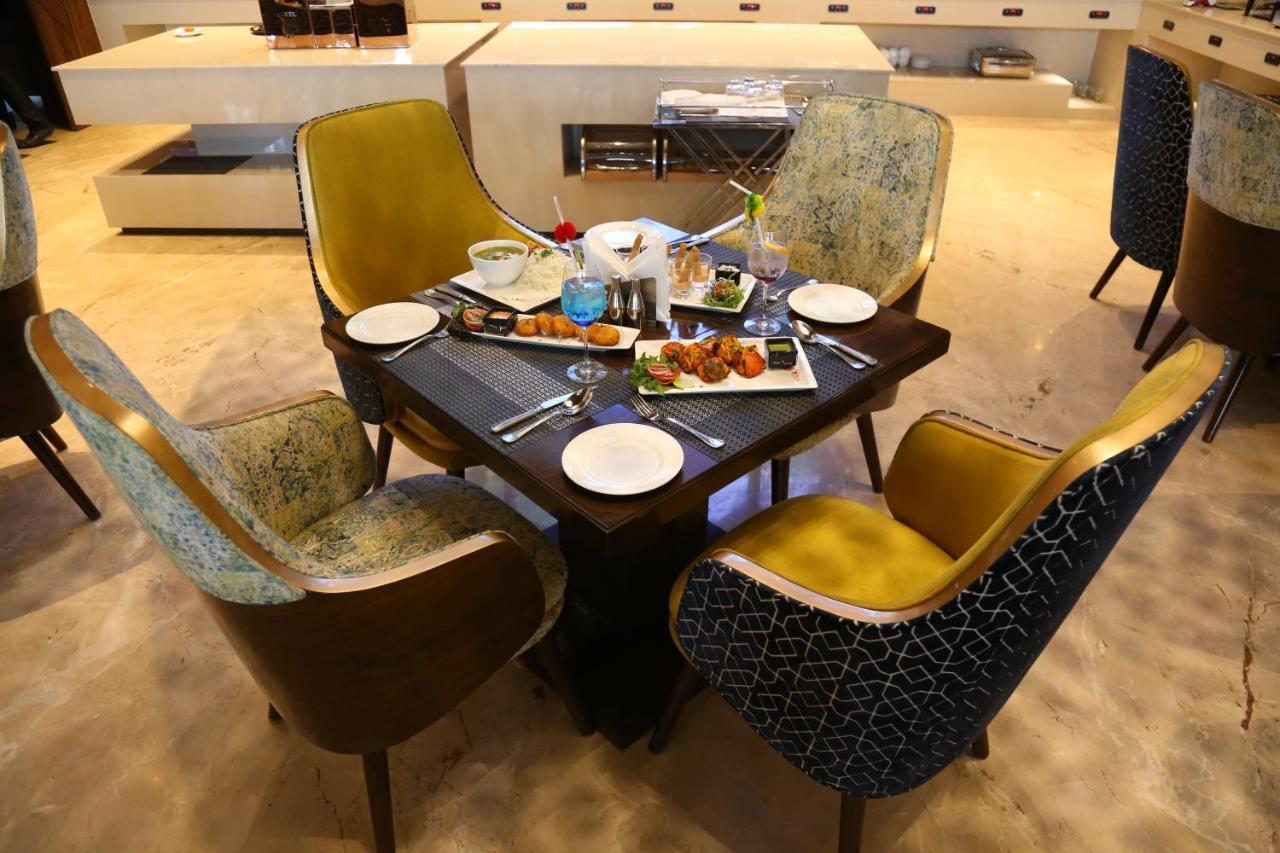 Dreamz Inn & Suites Zirakpur Экстерьер фото