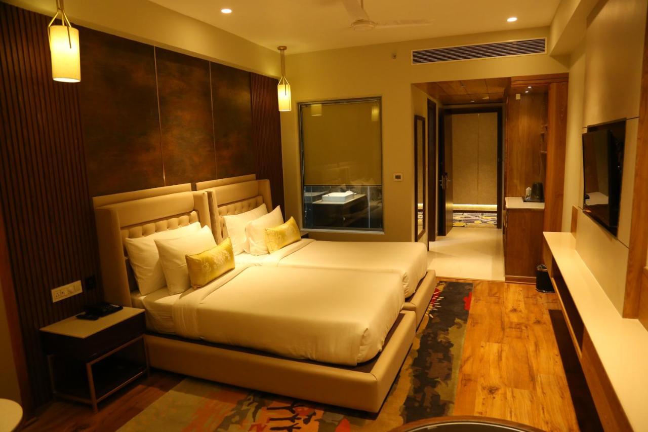 Dreamz Inn & Suites Zirakpur Экстерьер фото