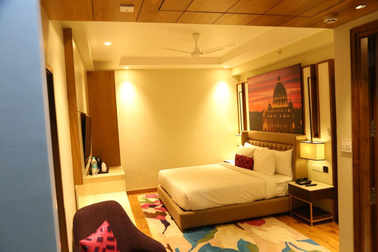 Dreamz Inn & Suites Zirakpur Экстерьер фото
