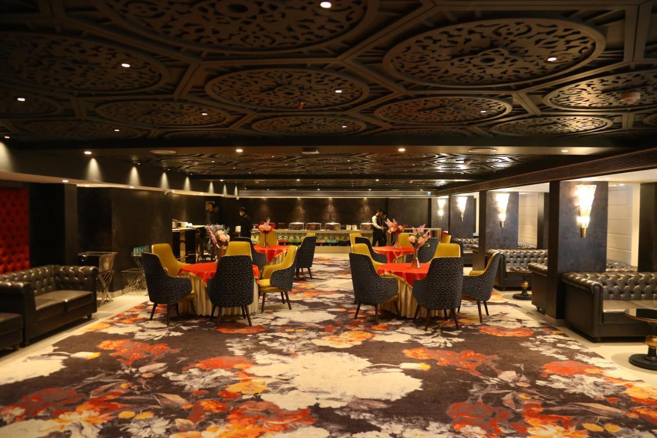 Dreamz Inn & Suites Zirakpur Экстерьер фото