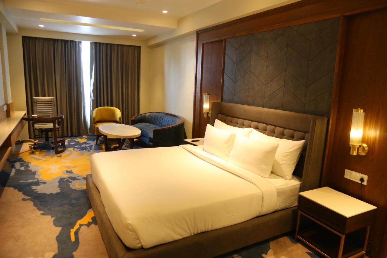 Dreamz Inn & Suites Zirakpur Экстерьер фото