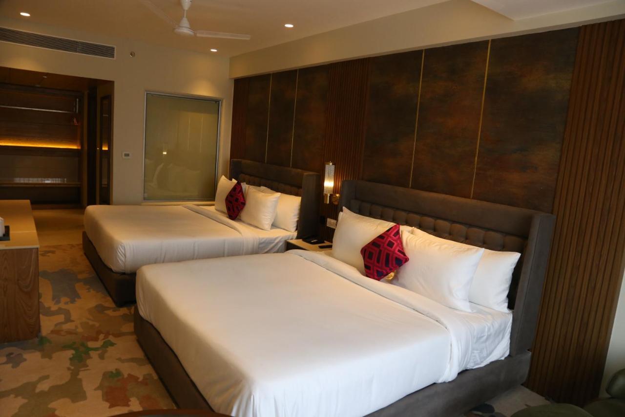 Dreamz Inn & Suites Zirakpur Экстерьер фото