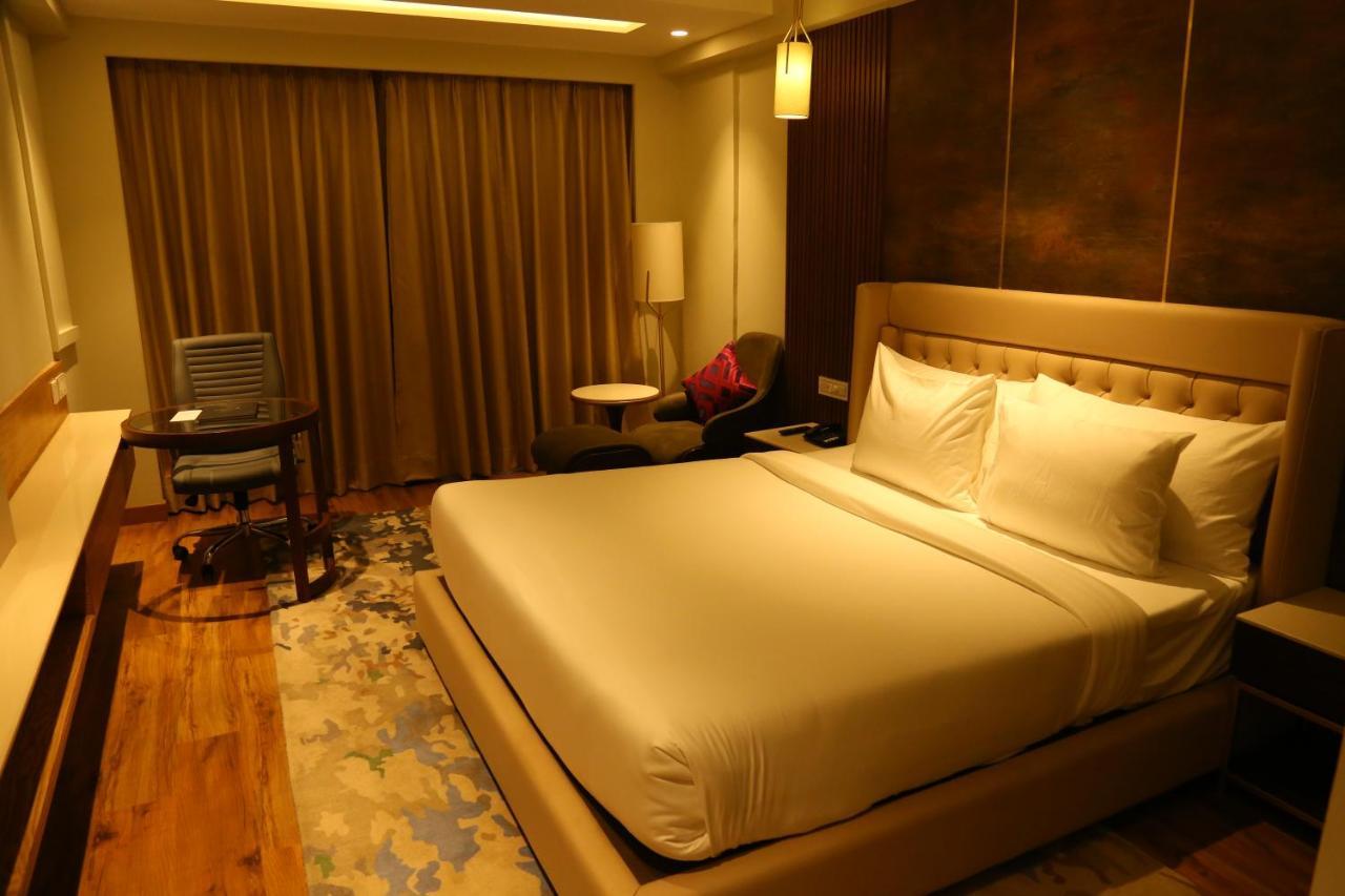 Dreamz Inn & Suites Zirakpur Экстерьер фото