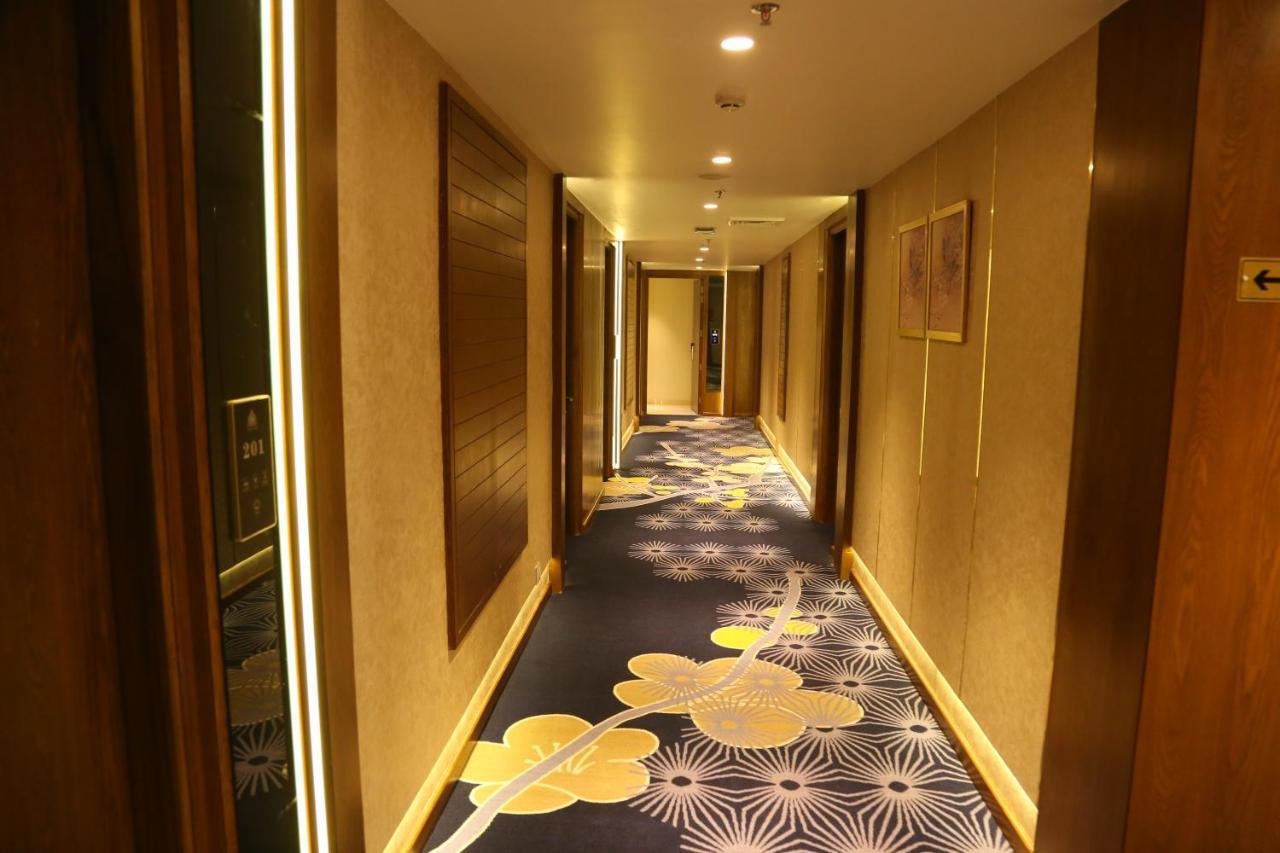 Dreamz Inn & Suites Zirakpur Экстерьер фото