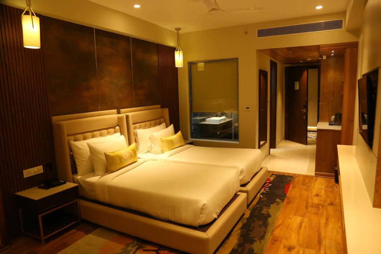 Dreamz Inn & Suites Zirakpur Экстерьер фото