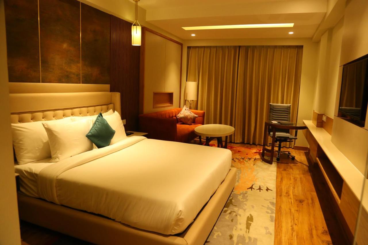Dreamz Inn & Suites Zirakpur Экстерьер фото