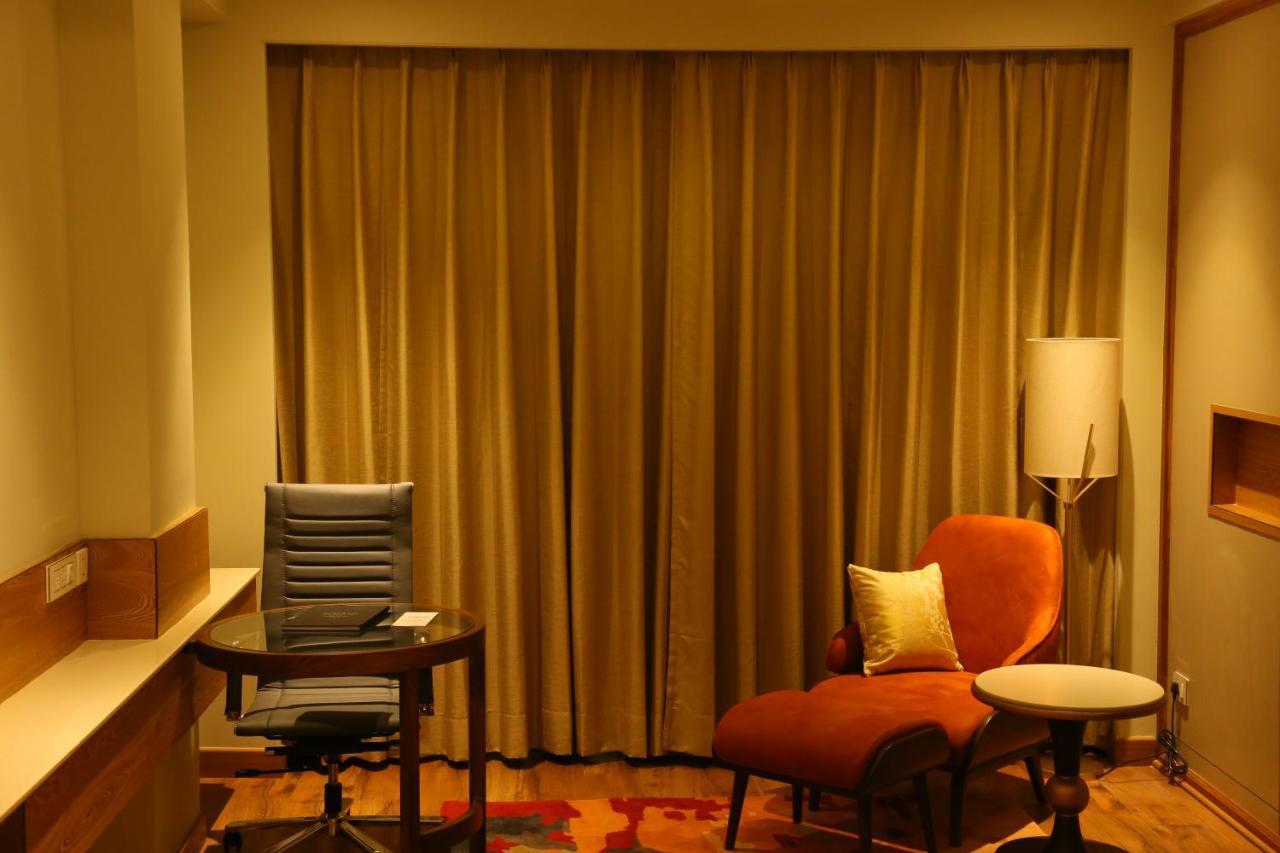 Dreamz Inn & Suites Zirakpur Экстерьер фото