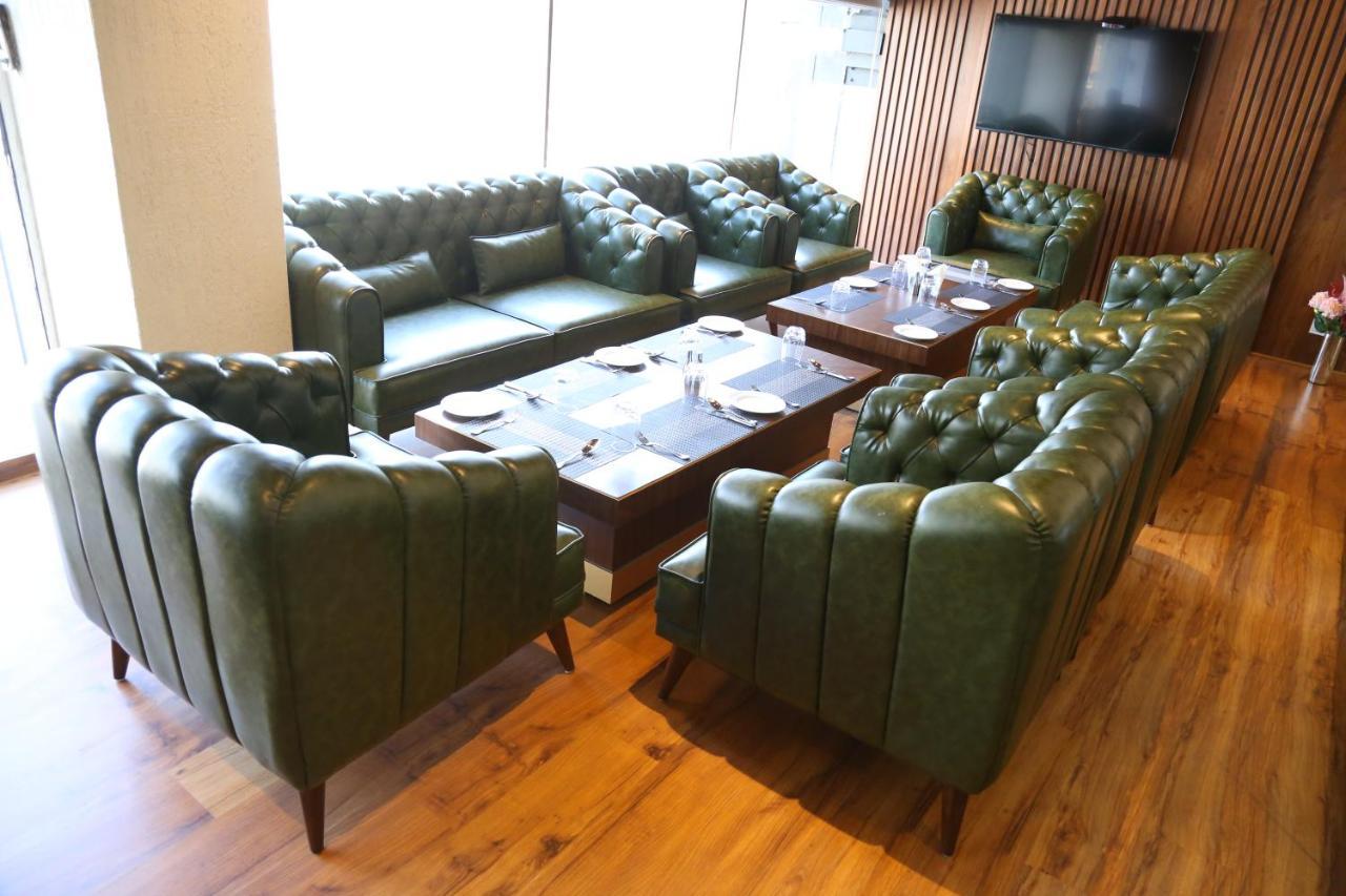 Dreamz Inn & Suites Zirakpur Экстерьер фото