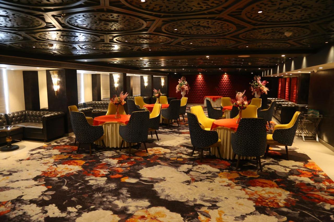 Dreamz Inn & Suites Zirakpur Экстерьер фото