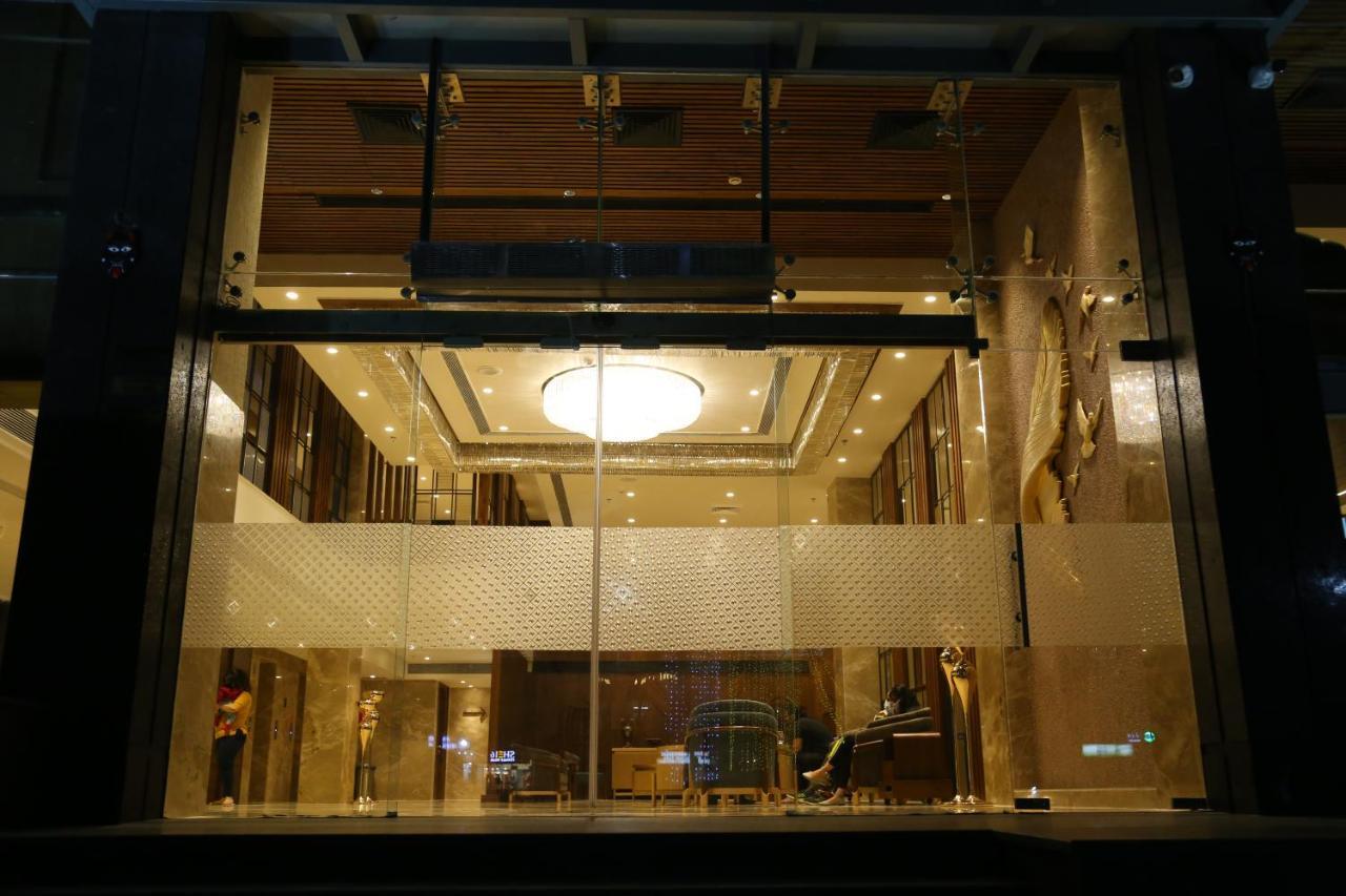 Dreamz Inn & Suites Zirakpur Экстерьер фото