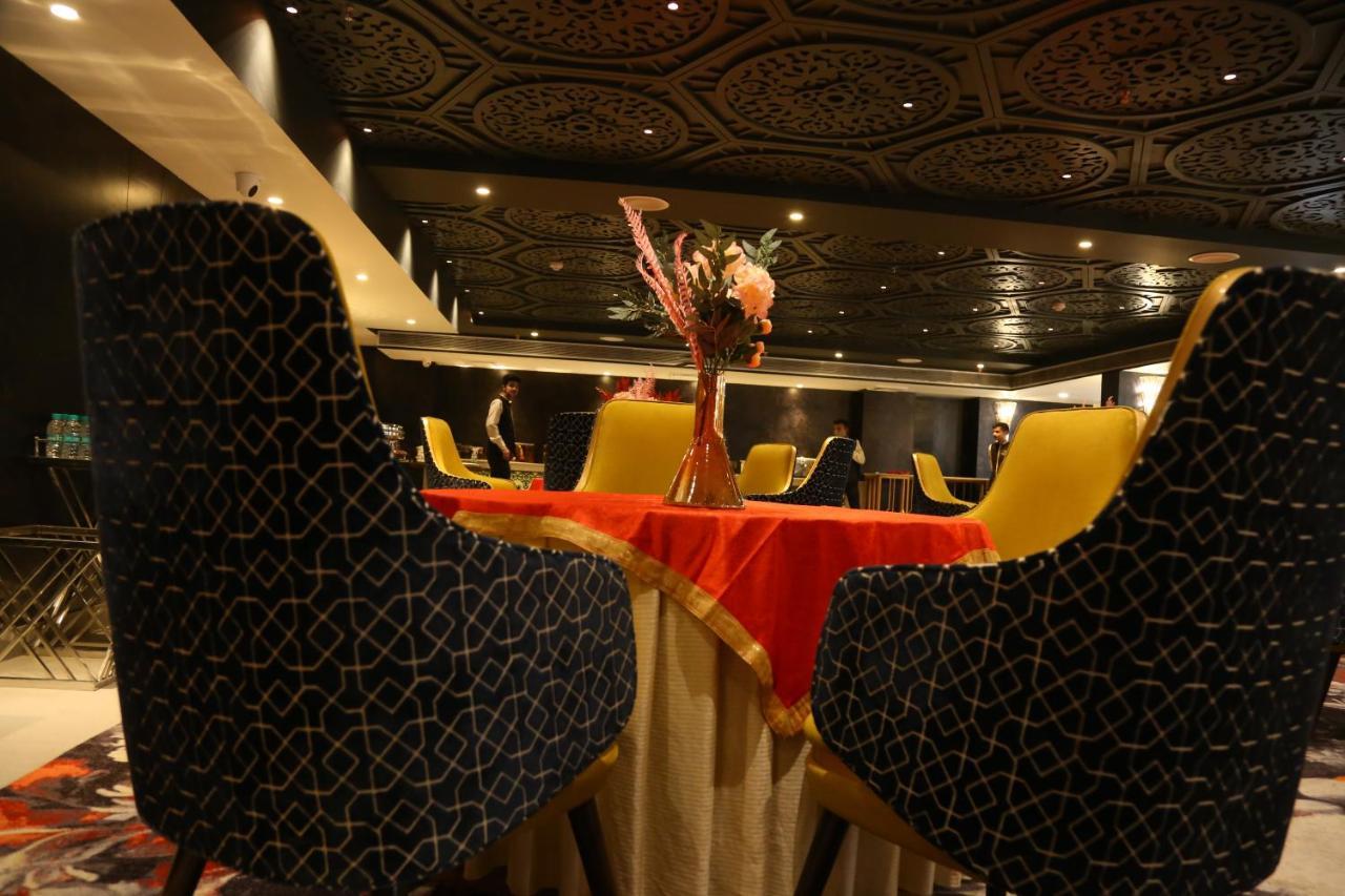 Dreamz Inn & Suites Zirakpur Экстерьер фото
