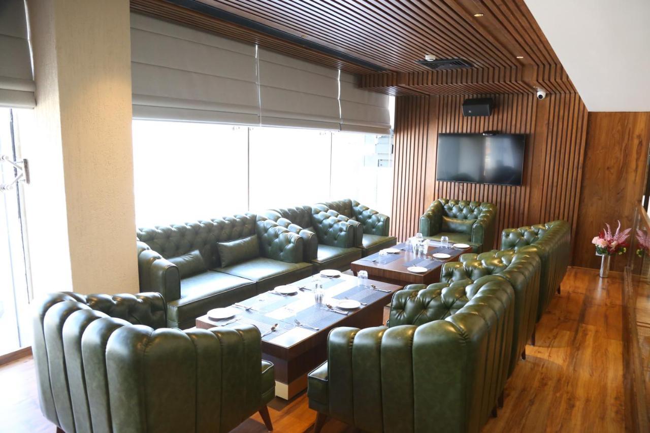 Dreamz Inn & Suites Zirakpur Экстерьер фото