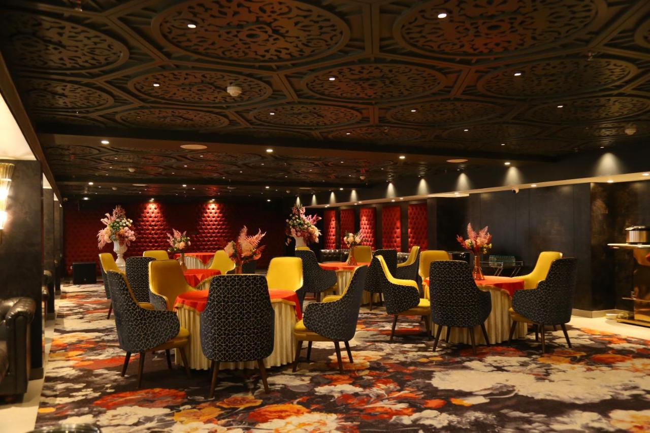 Dreamz Inn & Suites Zirakpur Экстерьер фото
